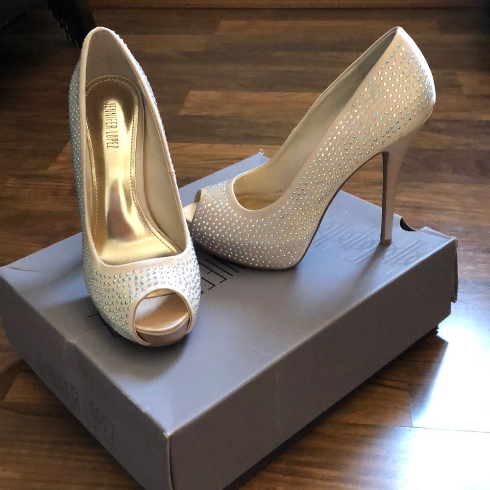 Jennifer Lopez heels in Blush